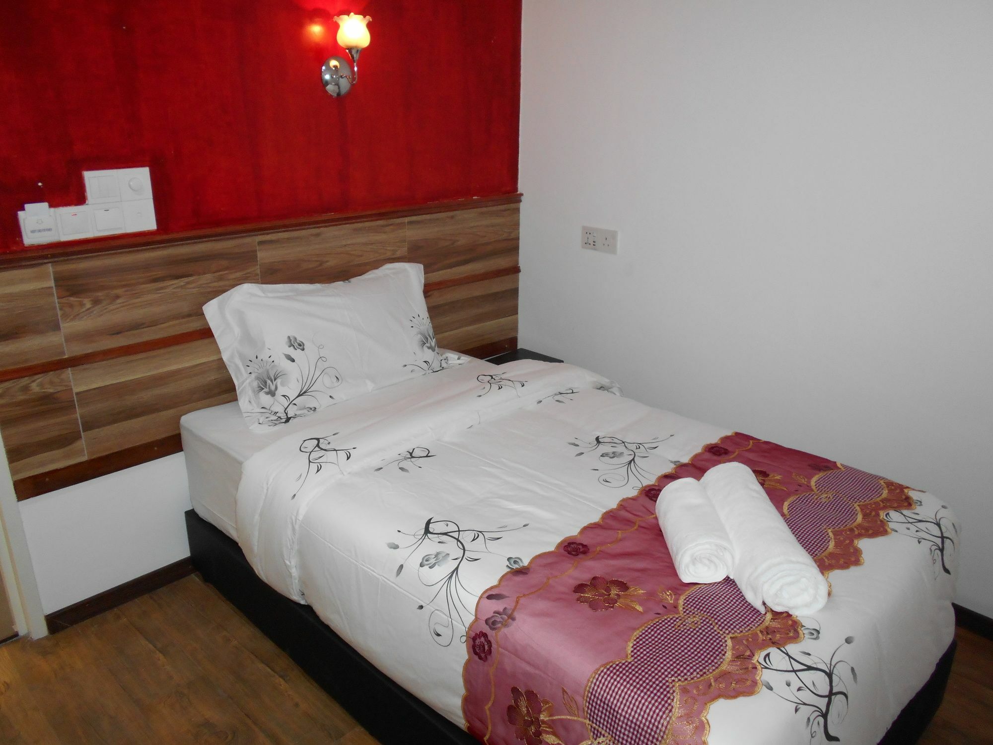 Pi Grand Hotel Sepang Exterior foto